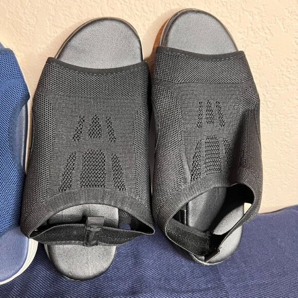 2 Pairs of Women's Sandals - Mesh Uppers Lightweight Pull-On Breathable **READ - Picture 3 of 11